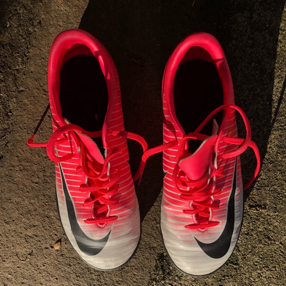 Kids size 4.5 Nike mercurial turf cleats